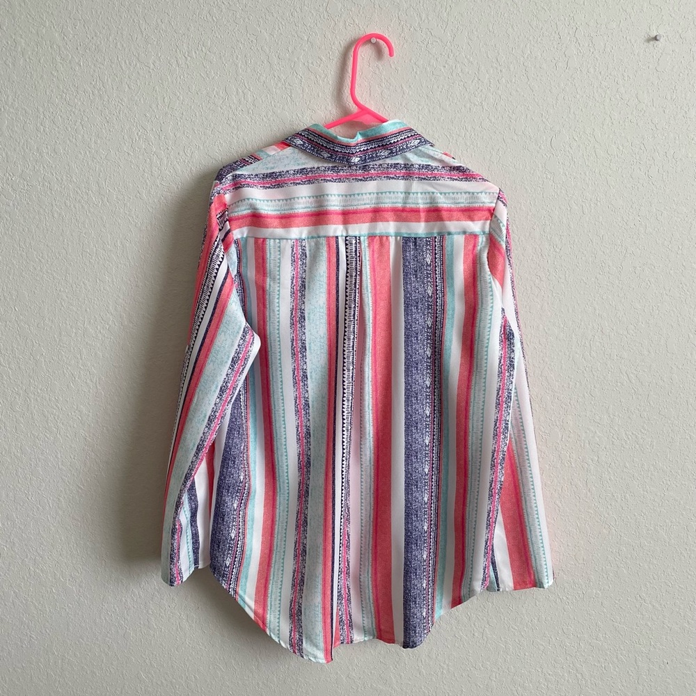 Women’s Boutique Oversized Shirt with Button Lapels on Sleeves. Size Small NWOT - Picture 12 of 14